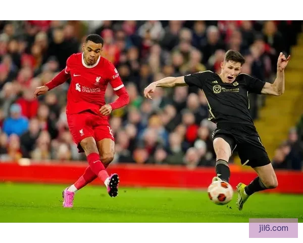 加克波拉起倒地科尔克茨，利物浦赛后握手尽显体育精神，温情一幕